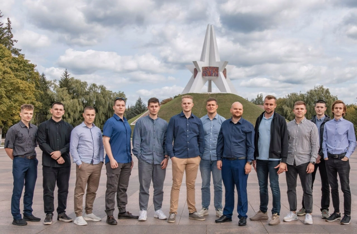 Всем привет , меня зовут Ирина , я являю HR-менеджером компании Kvando Technologies | Сетка — новая социальная сеть от hh.ru