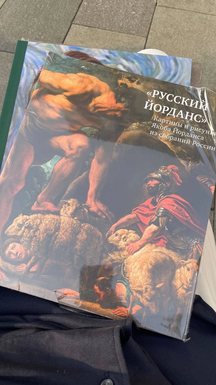 Продолжаю дарить книги. 
В это раз повезло @Irinan163 из этого поста.
Напишите мне в личку, куда отправлять. @pavelplat
А в следующий раз, через неделю-другую раздарим что-то из высоко красивого | Сетка — новая социальная сеть от hh.ru
