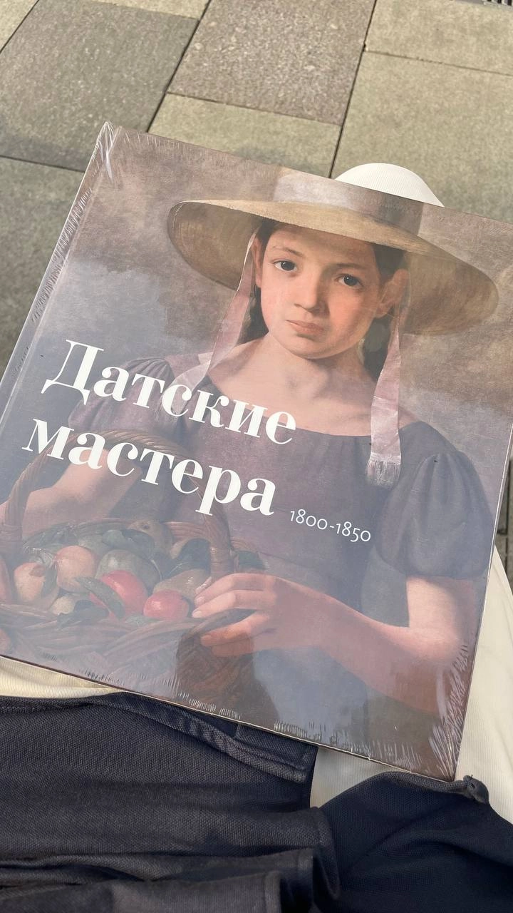 Продолжаю дарить книги. 
В это раз повезло @Irinan163 из этого поста.
Напишите мне в личку, куда отправлять. @pavelplat
А в следующий раз, через неделю-другую раздарим что-то из высоко красивого | Сетка — новая социальная сеть от hh.ru