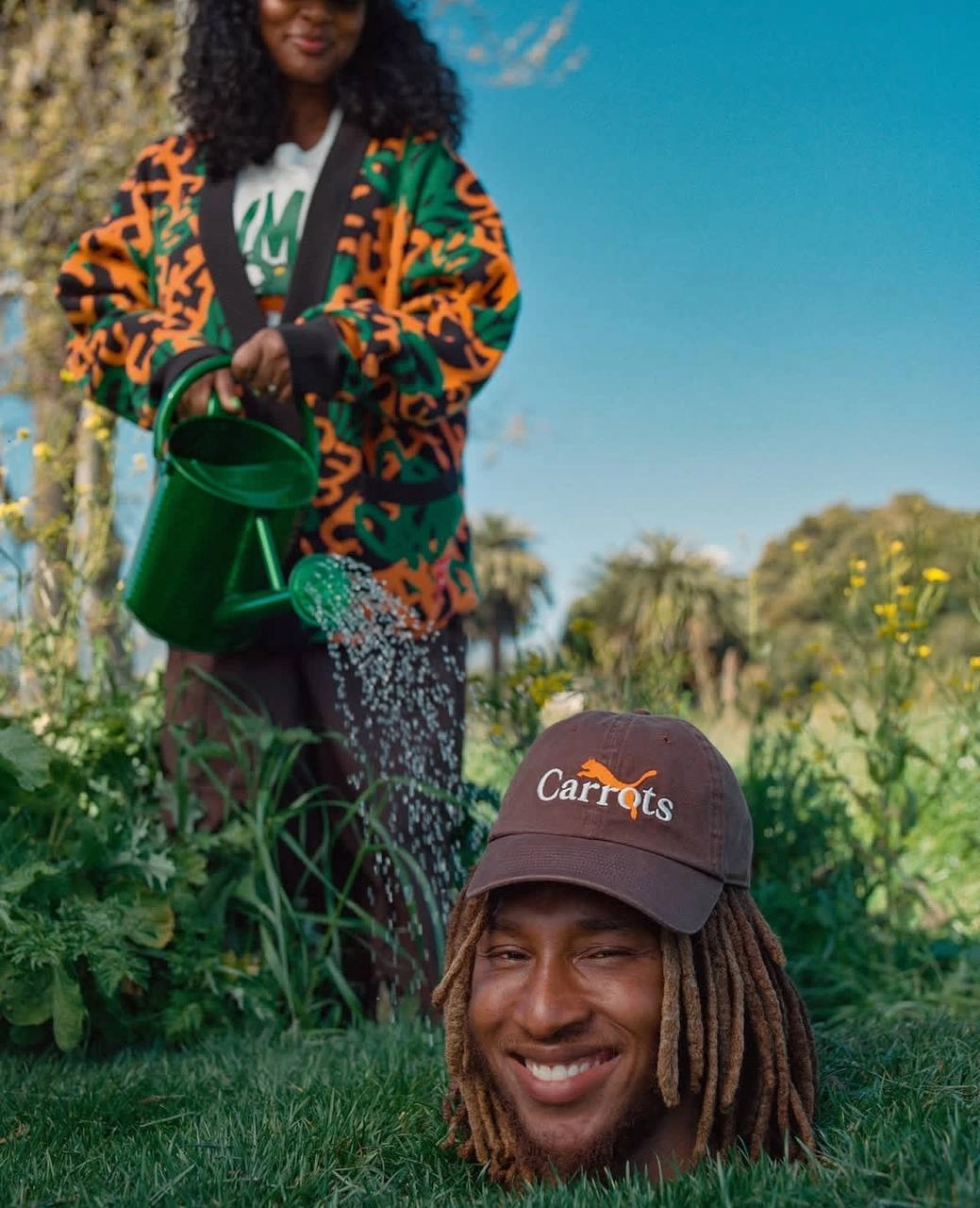 #Артем 🥕 
Puma замутила коллаб с Carrots – брендом уличной одежды из Лос-Анджелеса. Стиль Carrots сочетает в себе садовую тематику и ярко-оранжевые вставки | Сетка — новая социальная сеть от hh.ru