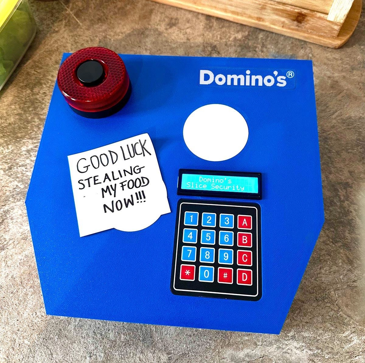 В честь начала нового учебного года Domino's выпустили коробку для пиццы с кодовым замком, чтобы никакой сосед в студенческом общежитии не смог добрать до вашей пиццы | Сетка — новая социальная сеть от hh.ru