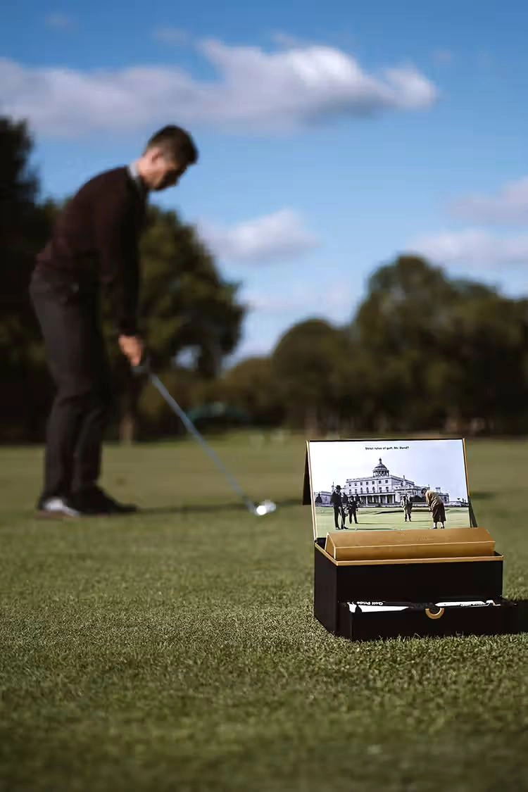 Производитель экипировки для гольфа Golf Pride выпустил серию аксессуаров в честь 60-летия культового фильма о Джеймсе Бонде «Голдфингер» | Сетка — новая социальная сеть от hh.ru