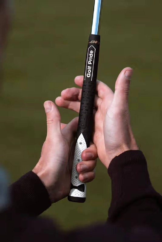 Производитель экипировки для гольфа Golf Pride выпустил серию аксессуаров в честь 60-летия культового фильма о Джеймсе Бонде «Голдфингер» | Сетка — новая социальная сеть от hh.ru