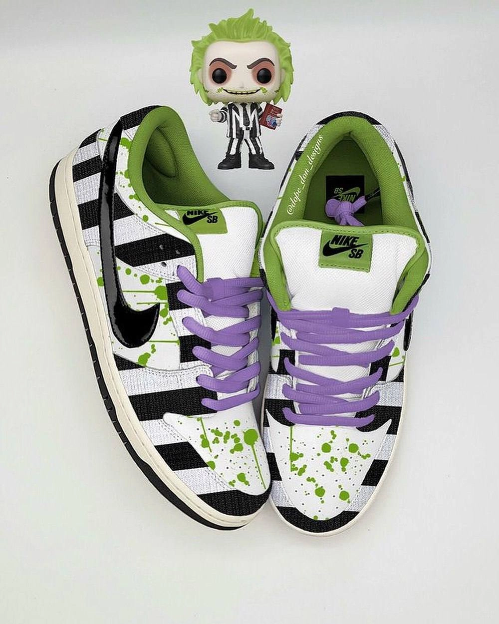 Какой классный кастомный дизайн Nike SB Dunks. Дизайнер Dop Done сделал кастомную подборку к Хэллоуину. Он вдохновлялся Чаки, Фредди Крюгером, Криком, Пилой и другими персонажами фильмов ужасов | Сетка — новая социальная сеть от hh.ru