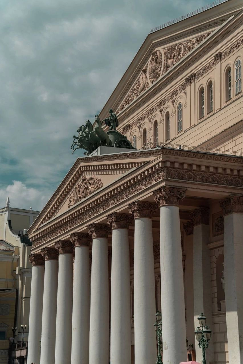 🎭Сегодня откроют продажи билетов в Большой театр 
17 октября в 20:00
Акция распространяется на оперы «Князь Игорь» и «Тоска», балет «Дочь фараона» и  театрализованный концерт «Путеводитель по оркестру | Сетка — новая социальная сеть от hh.ru
