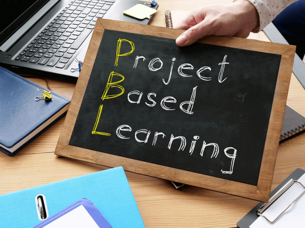 A list of programming tutorials in which aspiring software developers learn how to build an application from scratch
https://github.com/practical-tutorials/project-based-learning | Сетка — социальная сеть от hh.ru