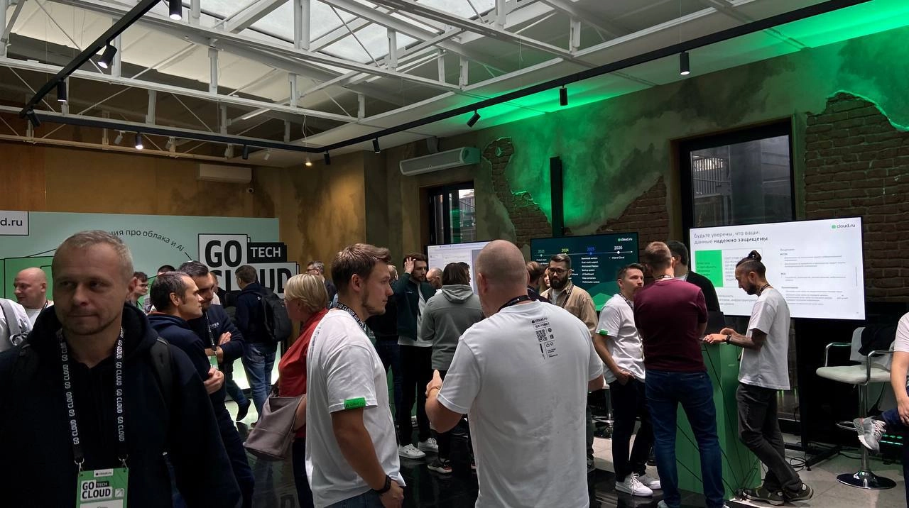 Делимся атмосферой с GoCloud Tech 🔥 
Подключиться к онлайн-трансляции можно по регистрации тут. | Сетка — новая социальная сеть от hh.ru