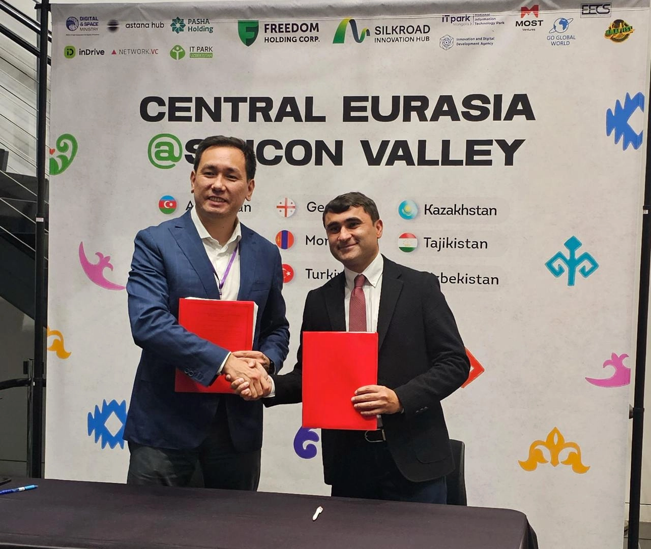 На недавнем мероприятии в Штатах Central Eurasia @ Silicon Valley, где собрались представители стартап-экосистемы со всей Азии, между организатором мероприятия/акселератором Silkroad Innovation Hub и ... | Сетка — новая социальная сеть от hh.ru