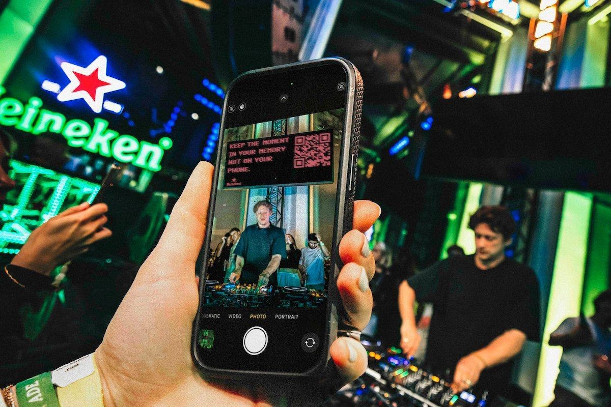Heineken выпустил приложение The Boring App, которое превращает современный гаджет в простецкий телефон из 00-ых | Сетка — новая социальная сеть от hh.ru