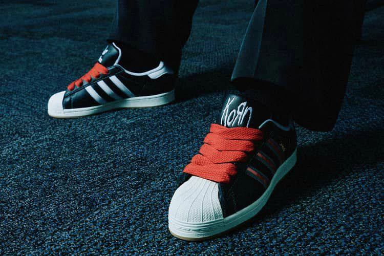 Adidas и рок-группа KoRn выпустили коллекцию в честь 30-летия дебютного альбома группы. Это уже третья коллаборация брендов | Сетка — новая социальная сеть от hh.ru