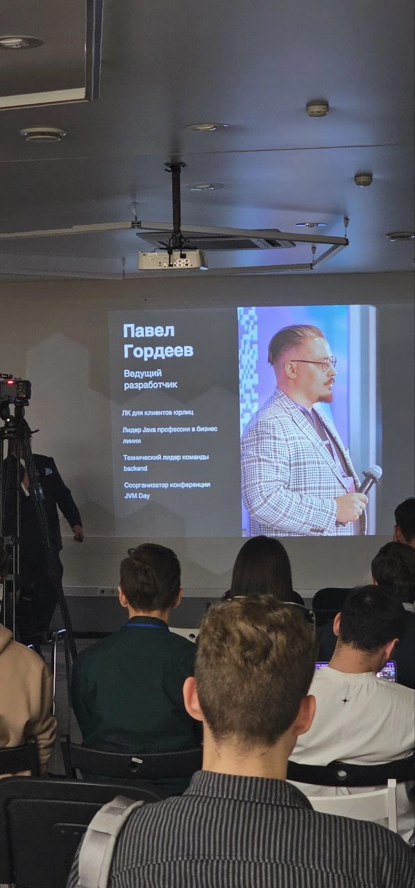 ⚡️ Про коммуникации и командную работу в IT
SITConf - конференция для IT-сообщества прошла сегодня в Самаре, и я, конечно же, и туда пришла | Сетка — новая социальная сеть от hh.ru