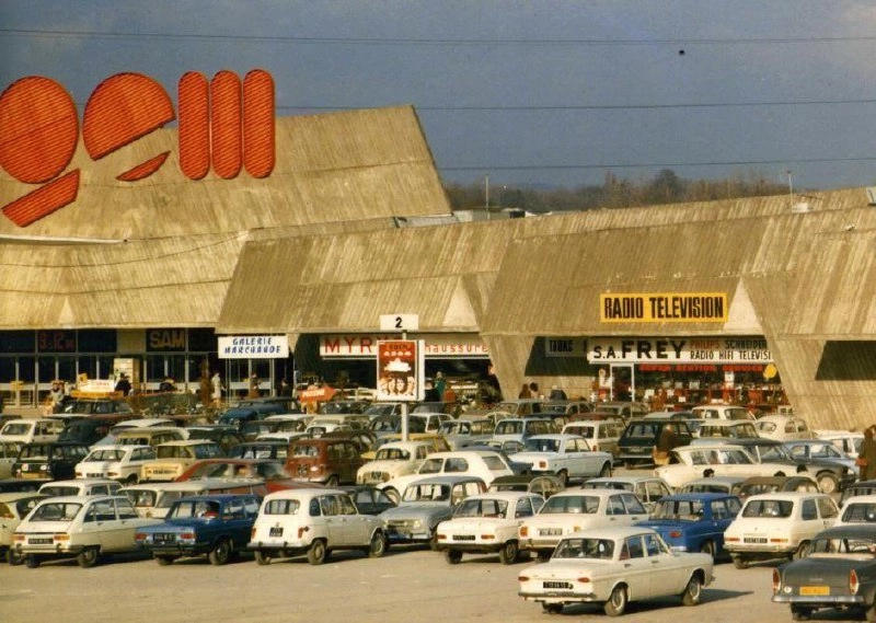 G.E.M. commercial center in Sens (France). Built in 1970 | Сетка — новая социальная сеть от hh.ru