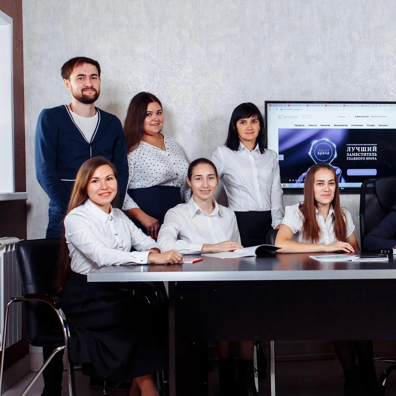 Как защитить свою еду от ненасытных коллег на работе 👩🏻‍💻
• Разместите фальшивый паучок рядом с вашим ланчем | Сетка — новая социальная сеть от hh.ru