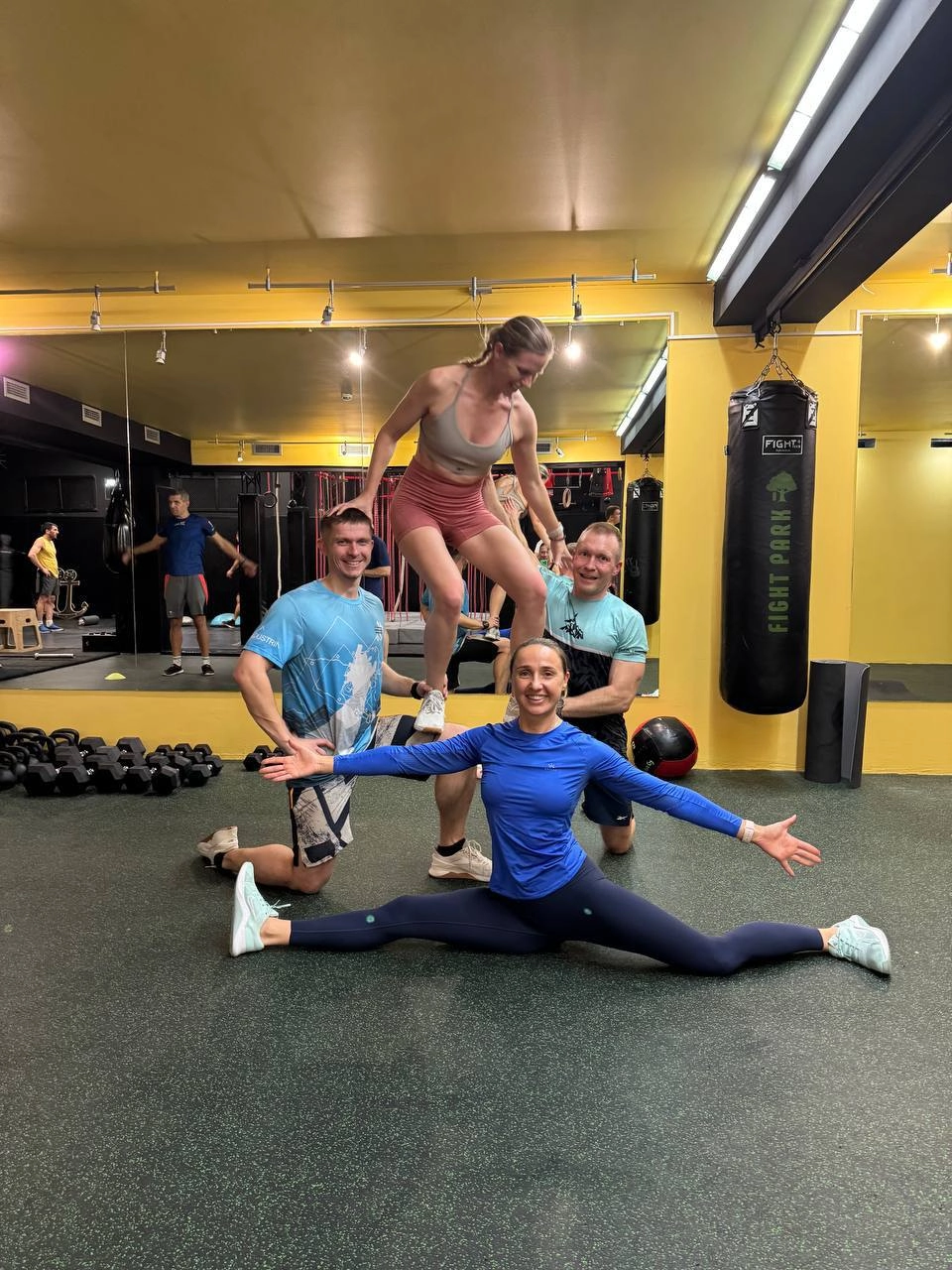 Спорт — мой способ перезагрузиться и зарядиться энергией. 
А когда еще в хорошей компании, вообще 🔥 
После таких тренировок голова работает лучше, а задачи решаются быстрее! | Сетка — новая социальная сеть от hh.ru