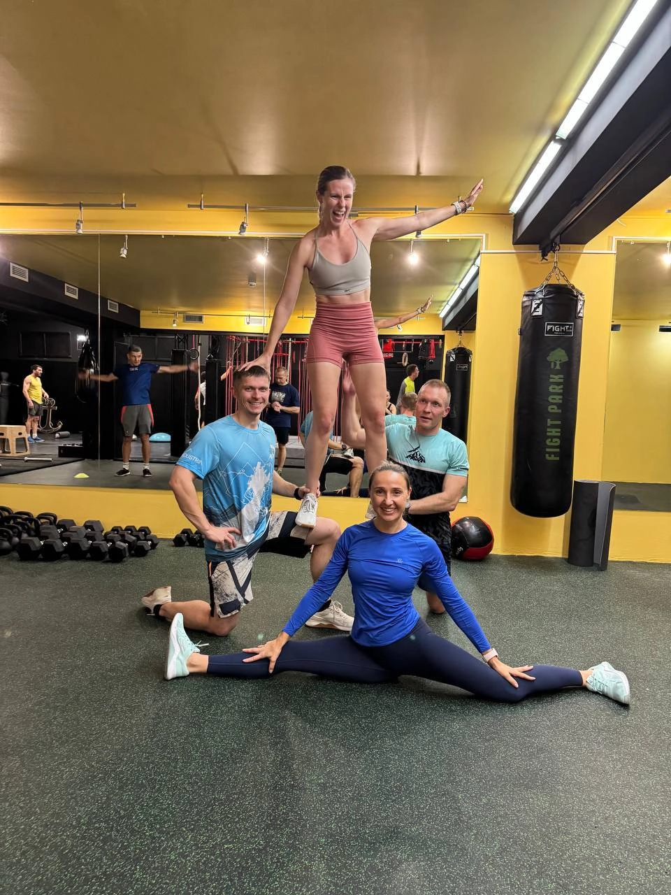 Спорт — мой способ перезагрузиться и зарядиться энергией. 
А когда еще в хорошей компании, вообще 🔥 
После таких тренировок голова работает лучше, а задачи решаются быстрее! | Сетка — новая социальная сеть от hh.ru