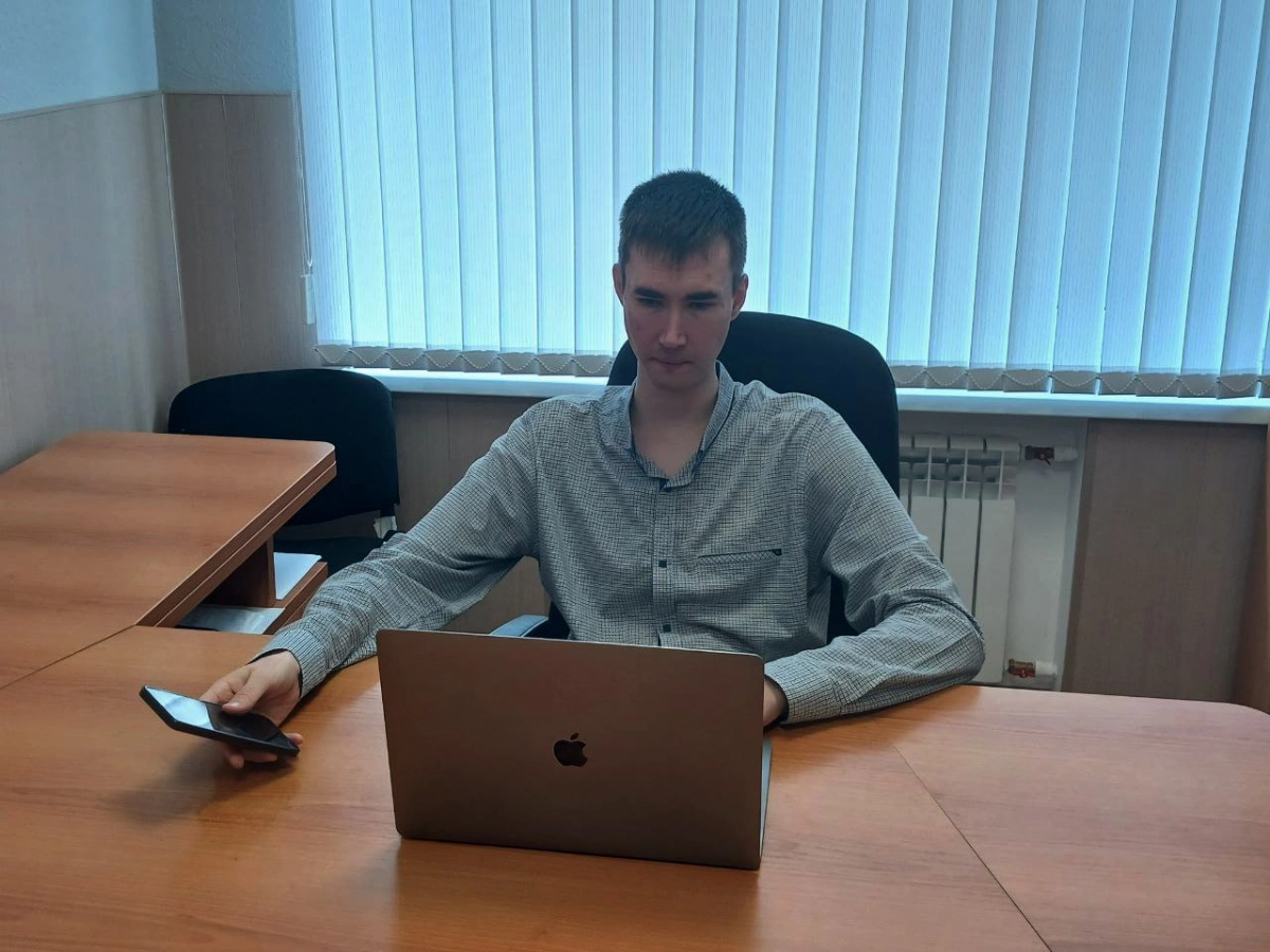 Написал собственную реализацию для масштабирования WebSocket'ов 

Пользователей у нашего проекта становится всё больше, поэтому мы продолжаем масштабироваться. На этот раз настала очередь WebSocket'ов | Сетка — новая социальная сеть от hh.ru