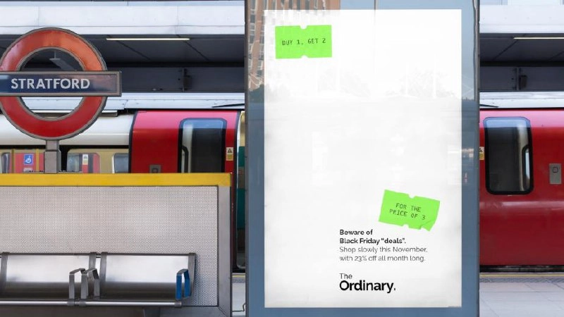 Бренд косметики The Ordinary решил потроллить Черную пятницу в своей наружной кампании. Они сделали плакаты, которые высмеивают некоторые хитрые решения маркетологов | Сетка — новая социальная сеть от hh.ru