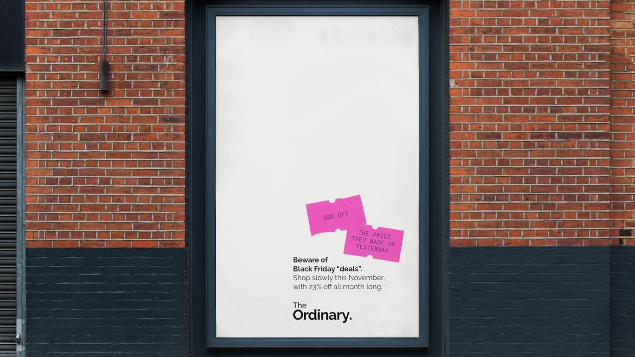 Бренд косметики The Ordinary решил потроллить Черную пятницу в своей наружной кампании. Они сделали плакаты, которые высмеивают некоторые хитрые решения маркетологов | Сетка — новая социальная сеть от hh.ru