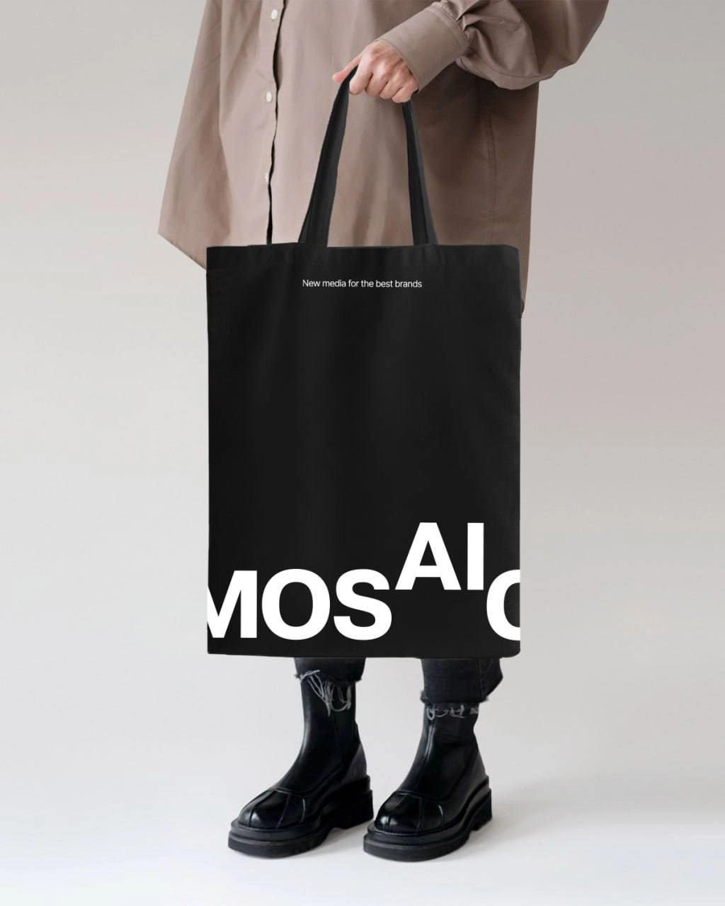 Одно из самых известных и старых креативных агентств России MOSAIC анонсировало ребрендинг, приуроченный к 15-летию компании: ребята не стали мучаться с кардинальной сменой логотипа (привет, Jaguar) и... | Сетка — новая социальная сеть от hh.ru
