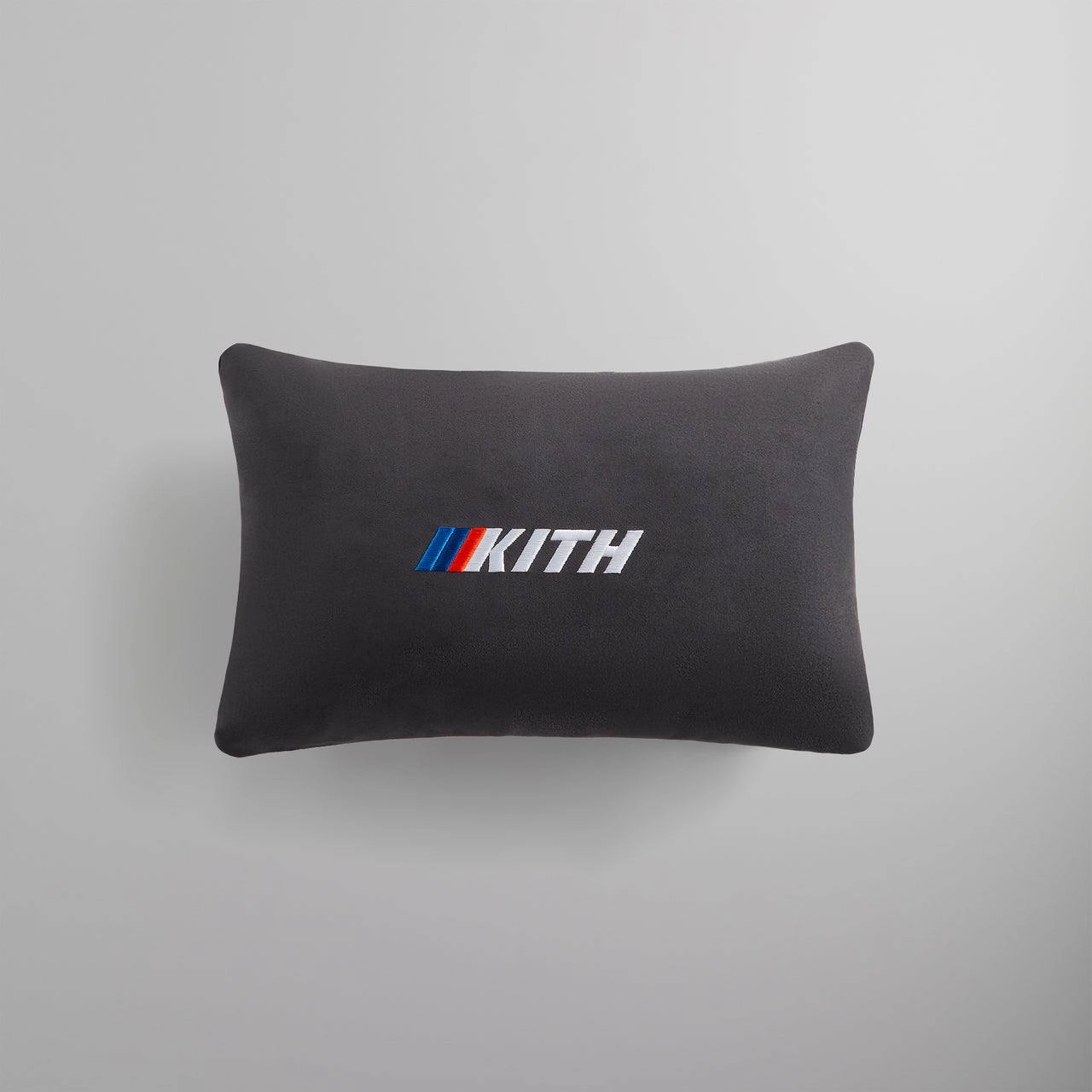 #Артем Идеально.
Бренд спортивного лайфстайла Kith заколлабился с BMW. Выкатили совместную капсулу на неделе искусств в Майами. Ассортимент – крайне широкий: от спортивной и классической одежды | Сетка — новая социальная сеть от hh.ru