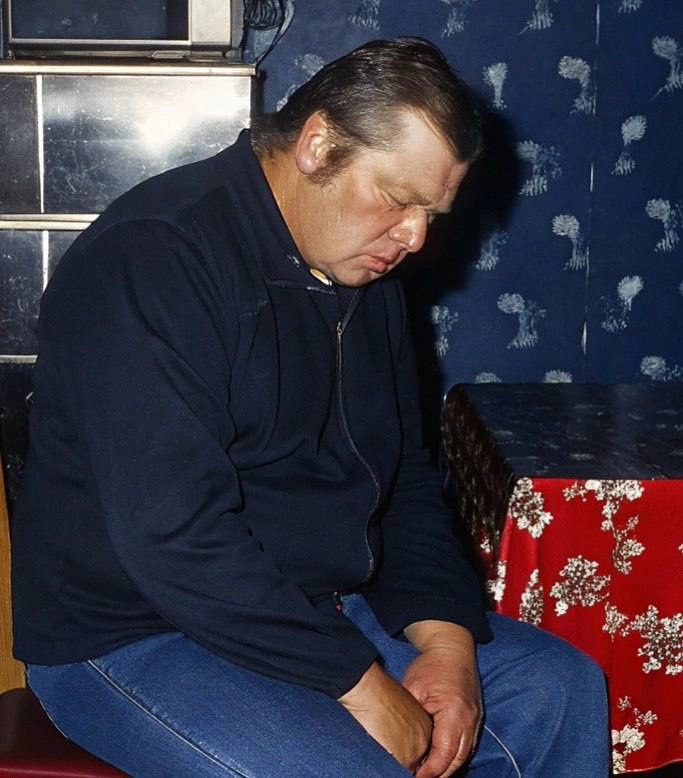 Привет это мой первый пост в Сетке
Я стараюсь работать с нейросетями так, чтобы добиться максимально натуральных изображений | Сетка — новая социальная сеть от hh.ru
