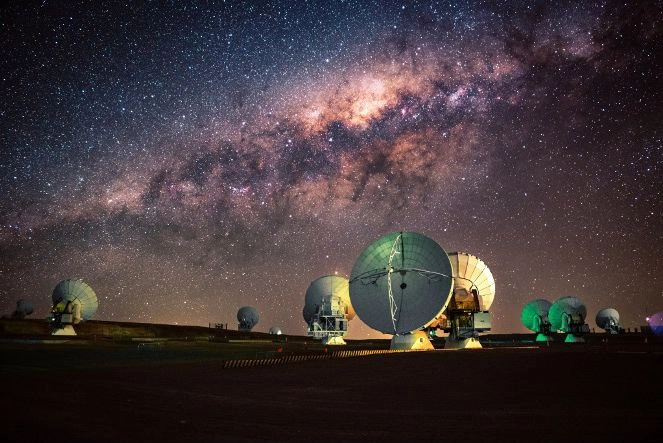 Группа Event Horizon Telescope (EHT) хочет запустить телескоп для изучения черных дыр из космоса | Сетка — новая социальная сеть от hh.ru