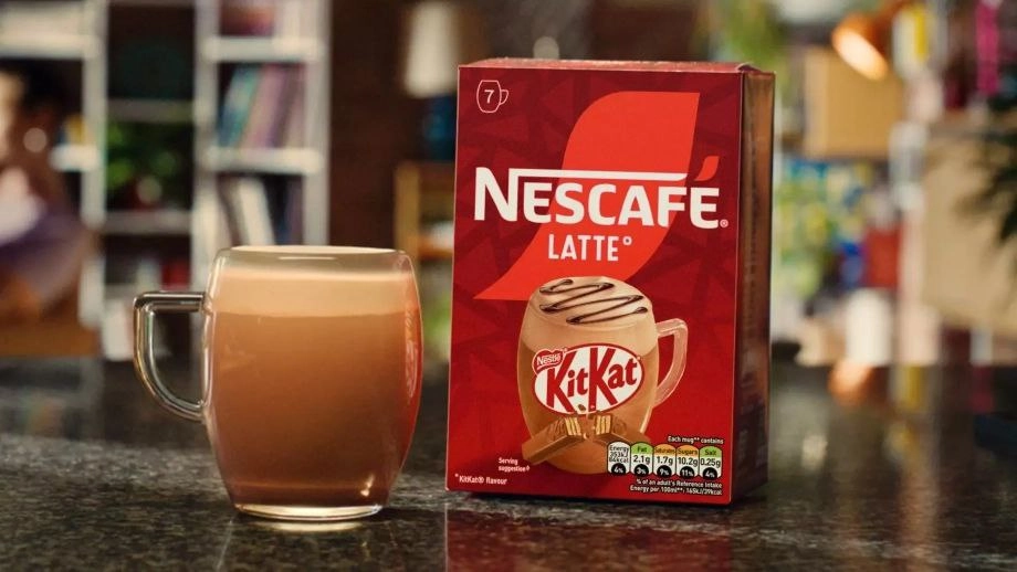 Nescafé выпустили кофе со вкусом KitKat! Производители обещают настоящее латте, которое отлично подойдёт к натуральному молоку. Пока что коллаб доступен только в Великобритании | Сетка — новая социальная сеть от hh.ru