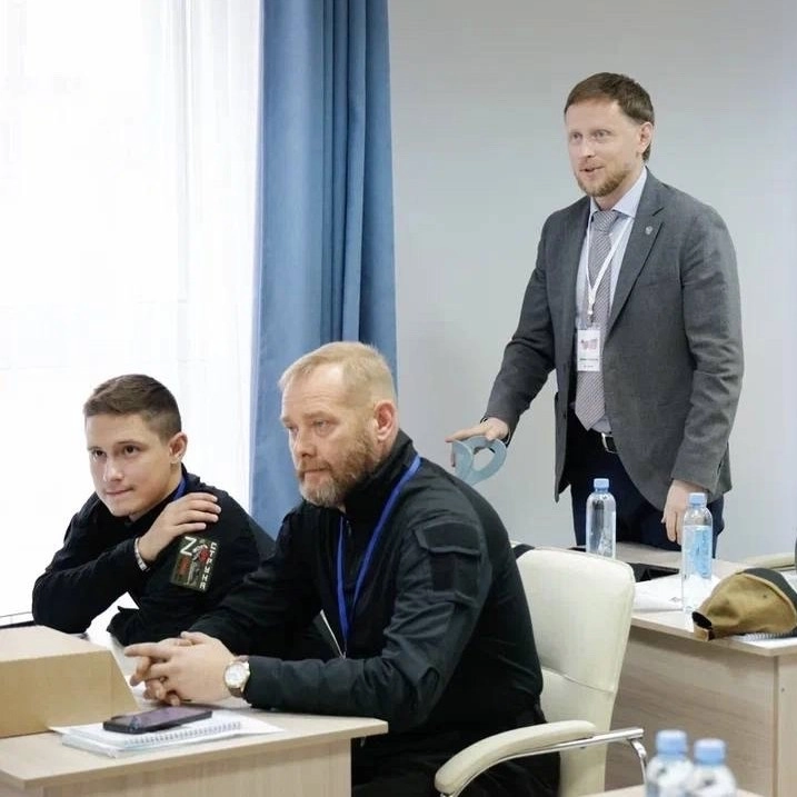 Знаете, есть такая штука — наставничество. Думаешь: «Ну что там? Десяток советов, встреч, и всё. Люди сами справятся». Ага, сейчас | Сетка — новая социальная сеть от hh.ru