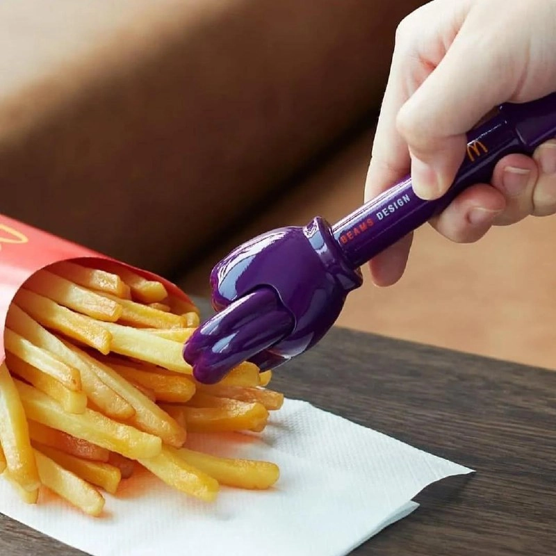 McDonald's Япония использовал локальный контекст и создал «мешок счастья». Такие «мешочки» принято дарить в Японии как символ удачи и счастливого нового года.
Всего в «мешочке» три игрушки | Сетка — новая социальная сеть от hh.ru