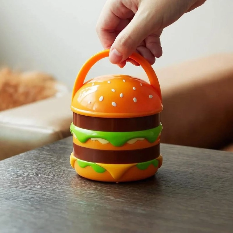 McDonald's Япония использовал локальный контекст и создал «мешок счастья». Такие «мешочки» принято дарить в Японии как символ удачи и счастливого нового года.
Всего в «мешочке» три игрушки | Сетка — новая социальная сеть от hh.ru