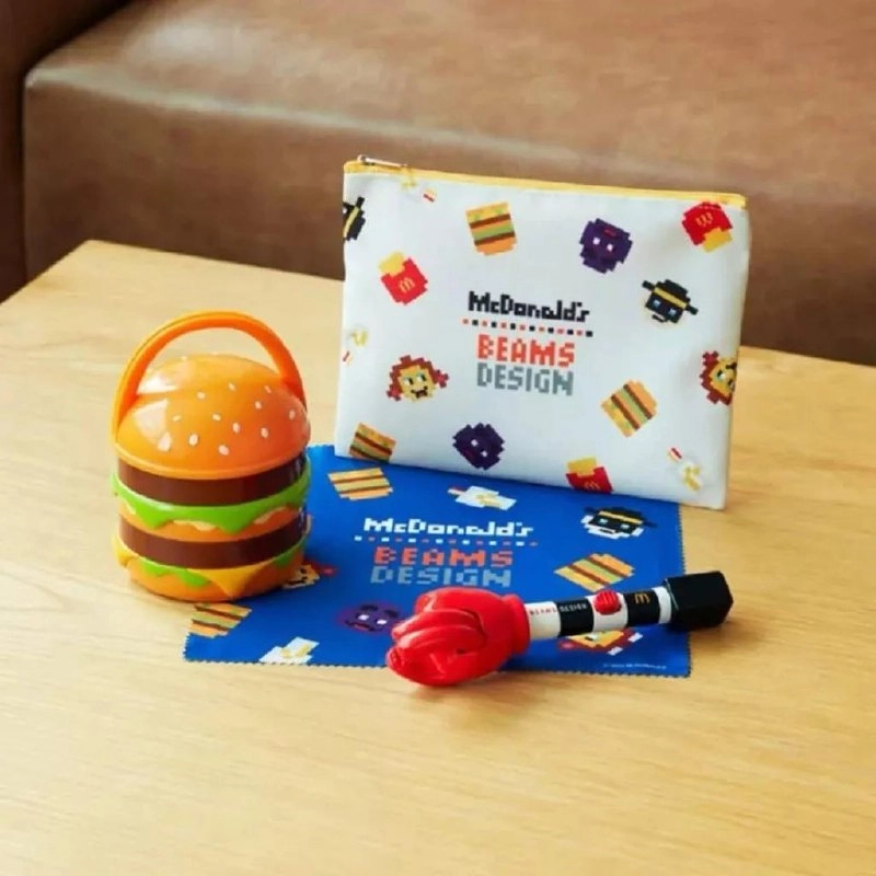 McDonald's Япония использовал локальный контекст и создал «мешок счастья». Такие «мешочки» принято дарить в Японии как символ удачи и счастливого нового года.
Всего в «мешочке» три игрушки | Сетка — новая социальная сеть от hh.ru