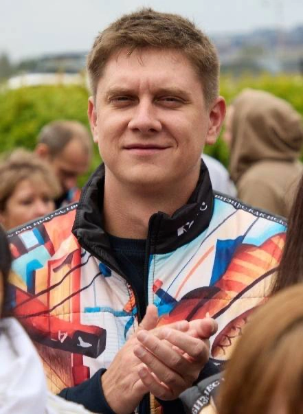 Всем привет!
Давайте знакомиться😉
Меня зовут Смирнов Михаил, я являюсь специалистом по тендерным продажам. Имею более чем 10 летний опыт ведения компаний в процессе тендерной деятельности | Сетка — новая социальная сеть от hh.ru