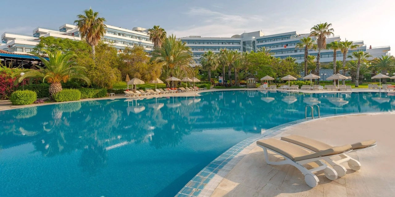 🌊 Отель Sunrise Resort Hotel в Сиде, Турция – идеальное место для семейного отдыха! 🏖 Здесь вас ждёт огромная зелёная территория, впечатляющий аквапарк и разнообразное питание, которое не оставит равн... | Сетка — новая социальная сеть от hh.ru