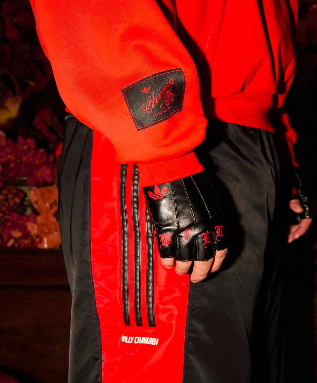 #Артем Вне политики?
adidas originals предстал на Неделе мужской моды в Париже. Сделали это через коллаб с эпатажным американо-мексиканским дизайнером Вилли Чаваррией | Сетка — новая социальная сеть от hh.ru