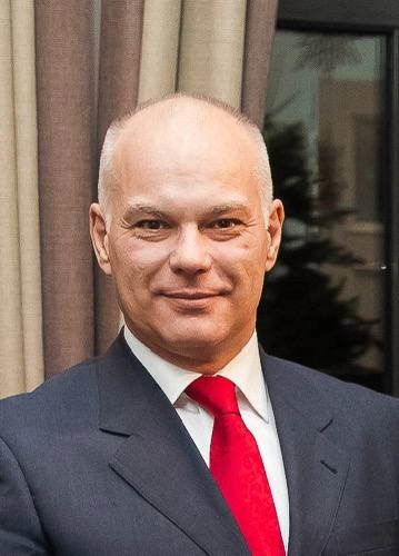 FONBET объявил имя нового генерального директора
Компания FONBET сообщает, что Сергей Анохин покинул пост генерального директора в январе | Сетка — новая социальная сеть от hh.ru