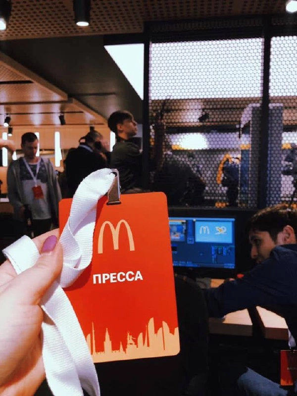 В моем портфолио есть один проект, который когда-то заполнил все мое сердце, дважды
На этом проекте я быстрее всего росла, работала с невероятной командой, сталкивалась с сумасшедшими вызовами и пищал... | Сетка — новая социальная сеть от hh.ru