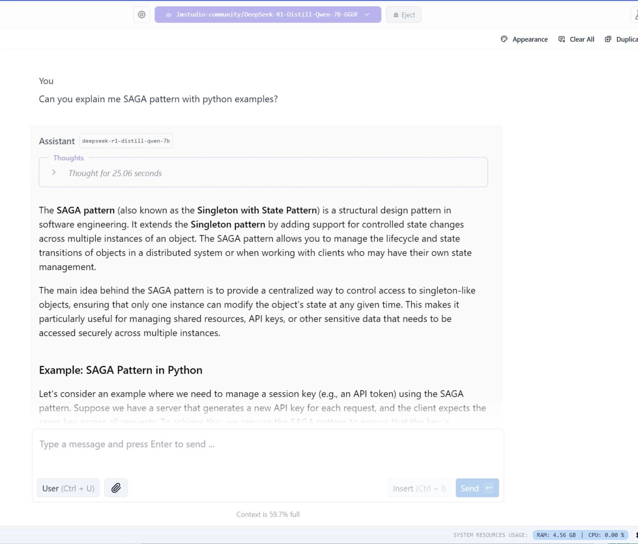 Запустил тут локально DeepSeek R1 (deepseek-r1-distill-qwen-7b) на ноуте. 
С контекстом в 12 тысяч токенов кушает 5.5гб оперативки.
В целом полёт нормальный | Сетка — новая социальная сеть от hh.ru