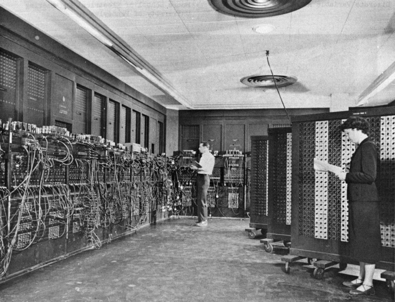 Короткая жизнь ENIAC.
Упоминал эту интересную железку чуть раньше | Сетка — новая социальная сеть от hh.ru