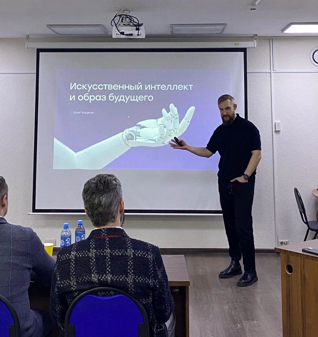 #беседкахохрякова
Традиционная субботняя колонка из беседки.
Интенсивность прошедшей рабочей недели била все мои рекорды. Апогеем была пятница. Предстояло пять часов выступлений перед аудиториями | Сетка — новая социальная сеть от hh.ru