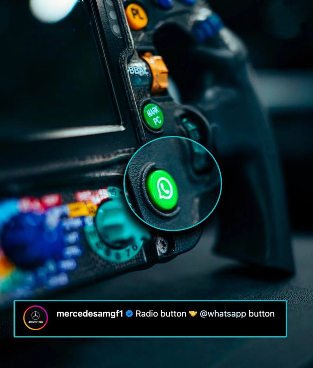 #Артем Завлекает
Ровно год WhatsApp сотрудничает с гоночной командой Mercedes. Все началось с мощного светового шоу в Нью-Йорке | Сетка — новая социальная сеть от hh.ru