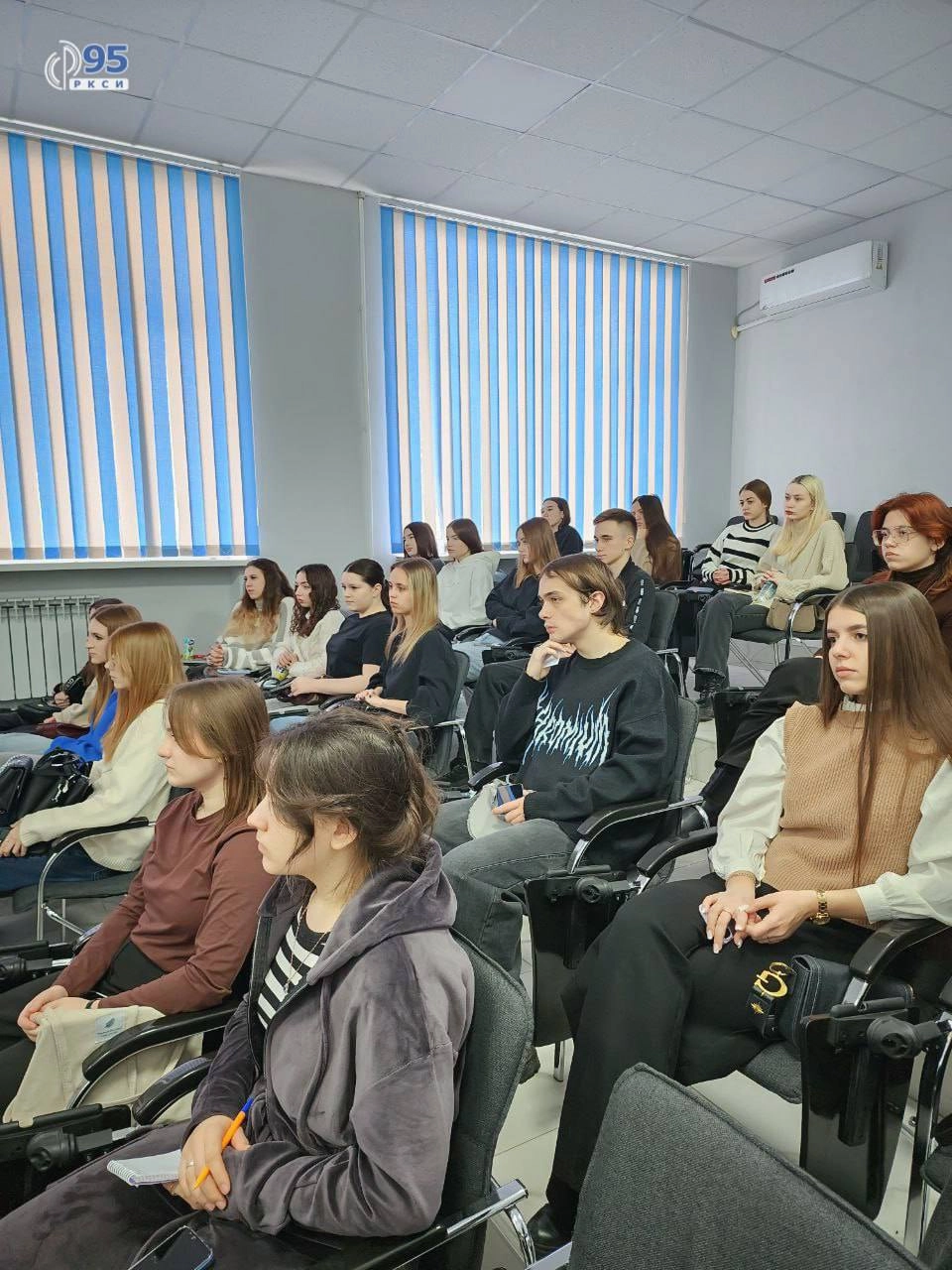 В прошлую субботу ребята из РКСИ пригласили на круглый стол для студентов по продажам | Сетка — новая социальная сеть от hh.ru