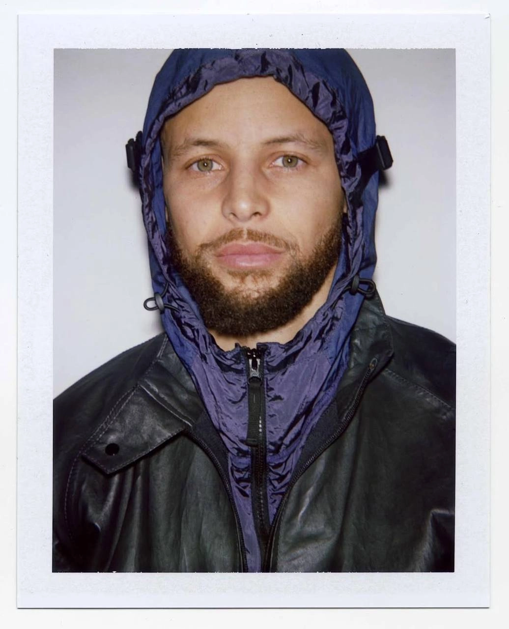 Стеф Карри стал амбассадором Stone Island. Curry Brand (принадлежит Under Armour) и Stone Island вместе выпустили закрытую капсулу одежды, а лицом рекламной кампании стал сам Карри | Сетка — новая социальная сеть от hh.ru