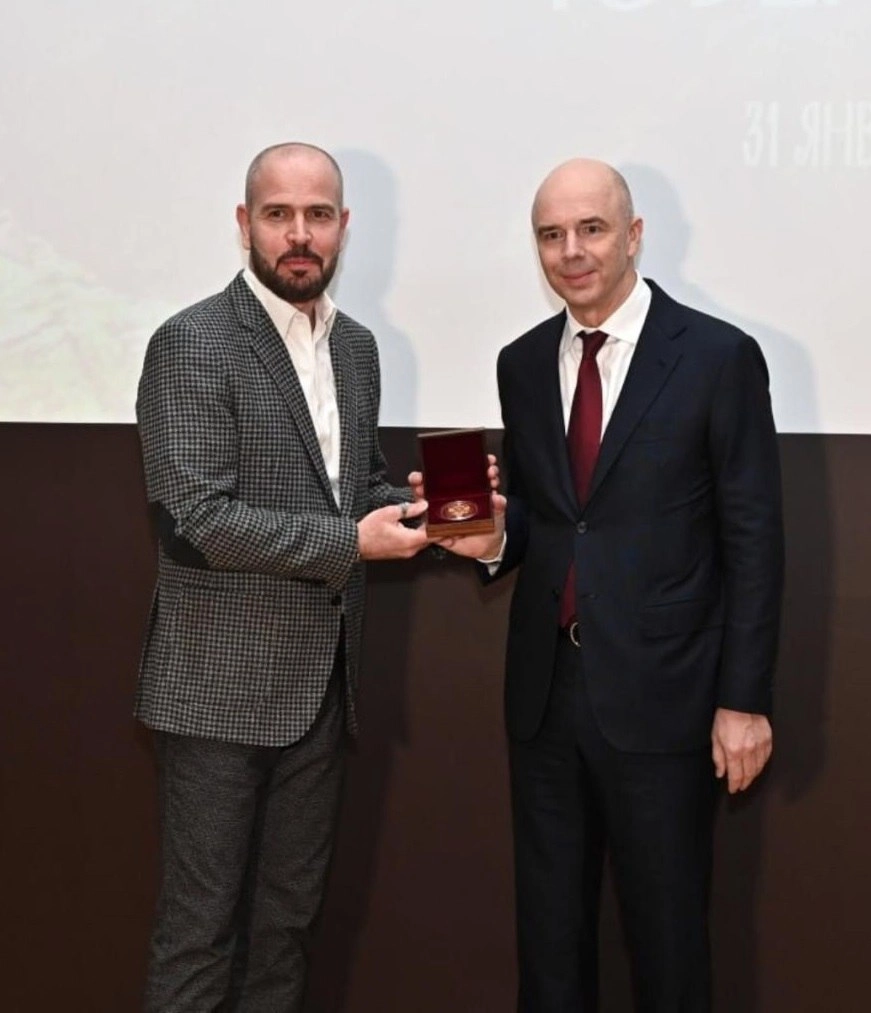 Крымский художник, ювелир, полный кавалер Ордена Карла Фаберже, основатель Ювелирного Дома «Дюльбер» Мехти Исламов удостоен медали «За трудолюбие и искусство» | Сетка — новая социальная сеть от hh.ru