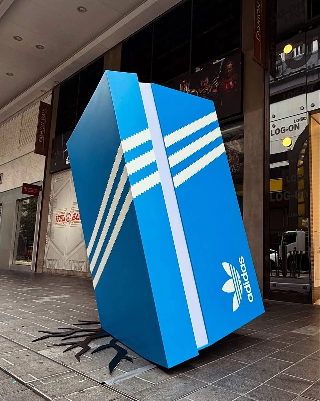 Реклама от adidas в Гонконге к предстоящему показу уличной моды.
celeba-sport.ru / Sport Community | Сетка — новая социальная сеть от hh.ru