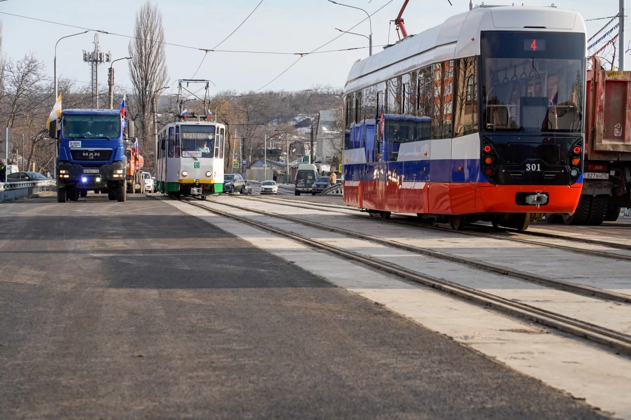 Мост через реку Подкумок открыли после реконструкции в Пятигорске
Сооружение протяженностью 80 метров обновили в рамках нацпроекта «Безопасные качественные дороги» | Сетка — новая социальная сеть от hh.ru