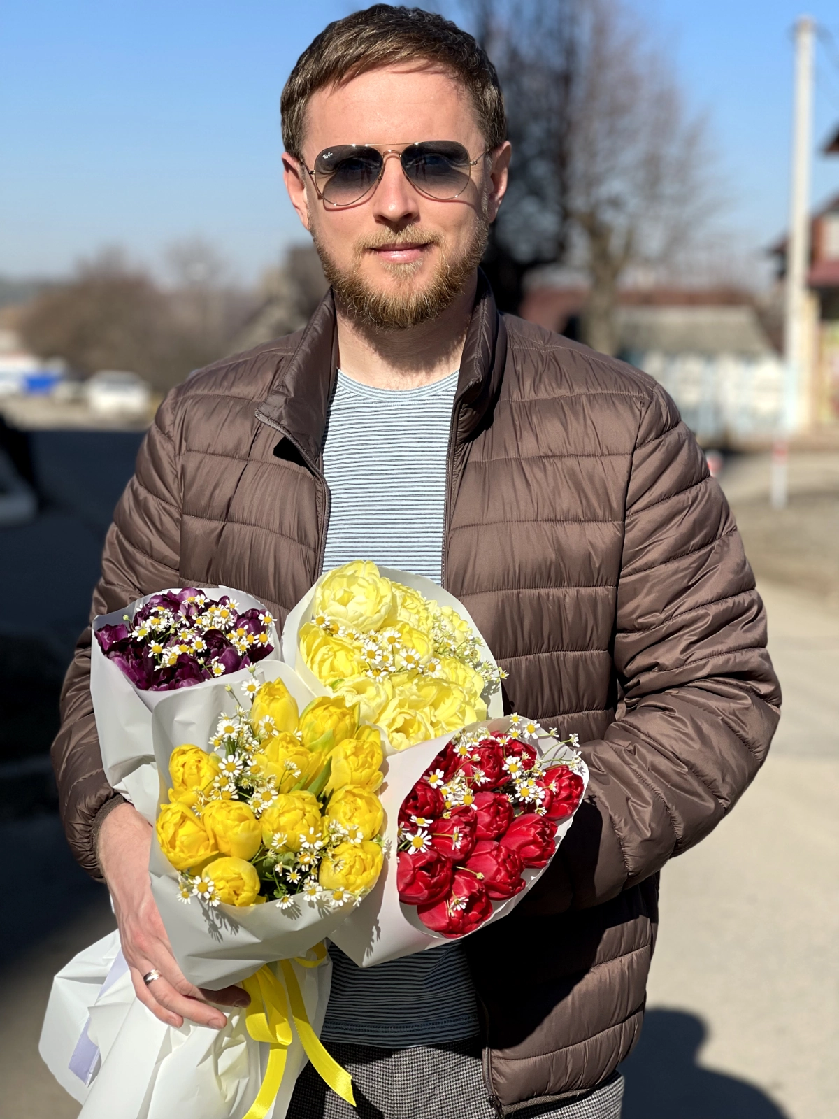 Нам, парням, вовсе не нужен особый повод, чтобы ценить вас, девушек | Сетка — новая социальная сеть от hh.ru
