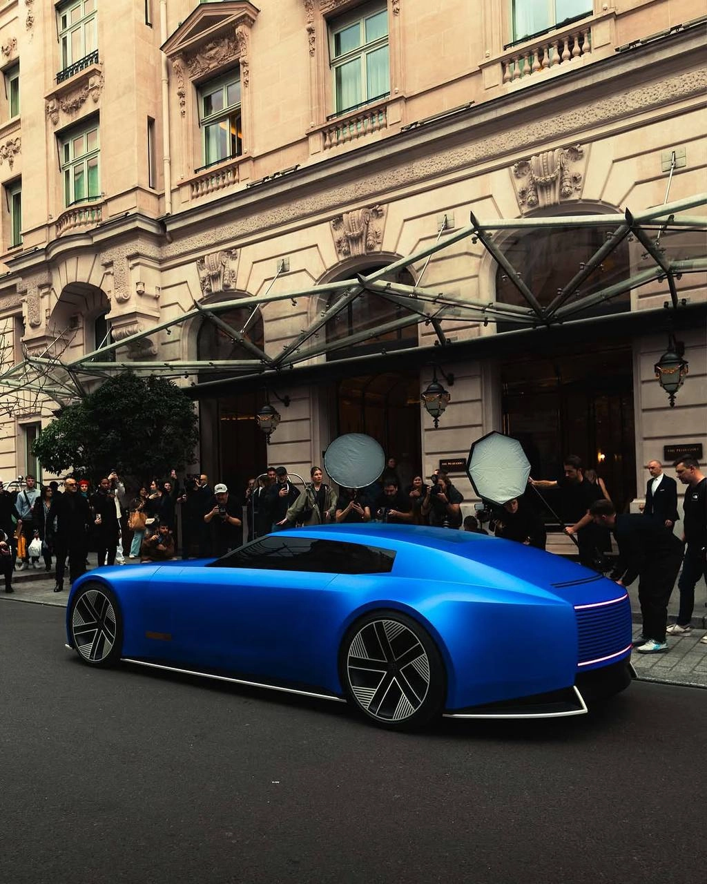 На улицах Парижа замечен новая, полностью электрическая модель Jaguar Type 00 | Сетка — новая социальная сеть от hh.ru