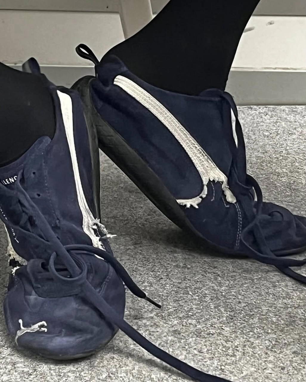 Не топчутся на месте. Представьте коллаб двух брендов: Balenciaga и Puma. Наверняка, что-то глянцевое и пафосное, да? Впрочем, как и всегда | Сетка — новая социальная сеть от hh.ru