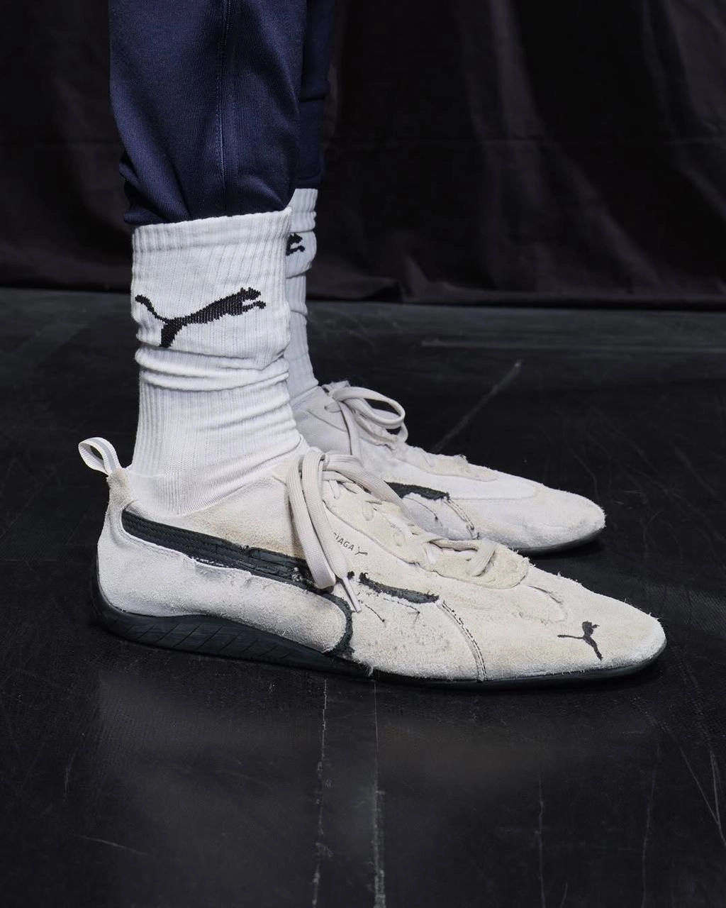 Не топчутся на месте. Представьте коллаб двух брендов: Balenciaga и Puma. Наверняка, что-то глянцевое и пафосное, да? Впрочем, как и всегда | Сетка — новая социальная сеть от hh.ru