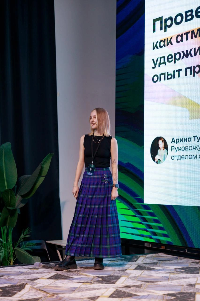 Лиза посмотрела на экран перед началом Хабр Семинара и сказала: «Чувствую, вайб хороший». Так и вышло.  
Год назад мы начали путь офлайн-ивентов. А сейчас? Сейчас у нас 163 гостя на сложной теме | Сетка — новая социальная сеть от hh.ru
